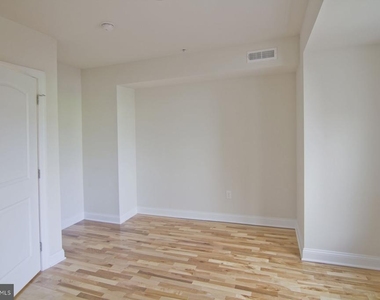 1142 N Hope Street - Photo Thumbnail 3