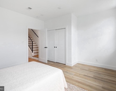 3108 Clifford Street - Photo Thumbnail 7