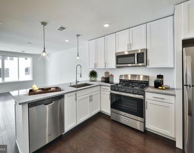 2607 Emerald Street - Photo Thumbnail 3