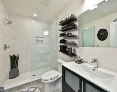 2607 Emerald Street - Photo Thumbnail 7