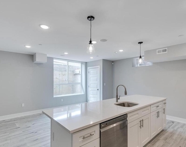 1309 S 52nd Street - Photo Thumbnail 2