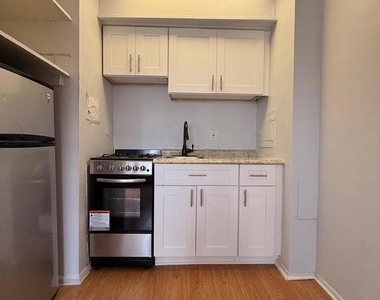 2101 Chestnut Street - Photo Thumbnail 5
