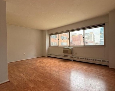 2101 Chestnut Street - Photo Thumbnail 3