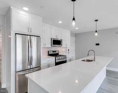 1309 S 52nd Street - Photo Thumbnail 4