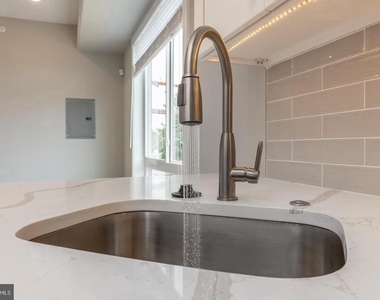 920 W Susquehanna Avenue - Photo Thumbnail 11