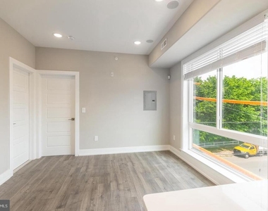 920 W Susquehanna Avenue - Photo Thumbnail 2