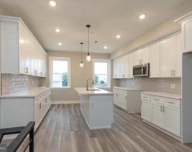 137 W Huntingdon Street - Photo Thumbnail 5