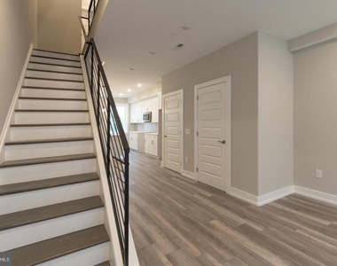 137 W Huntingdon Street - Photo Thumbnail 8