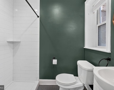 2147 E Hagert Street - Photo Thumbnail 8