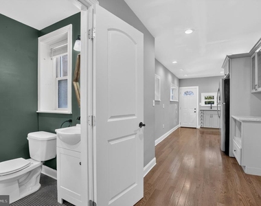 2147 E Hagert Street - Photo Thumbnail 7