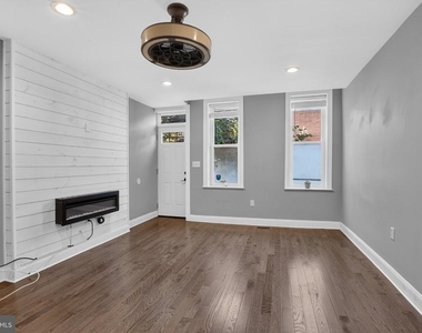 2147 E Hagert Street - Photo Thumbnail 5
