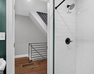 2147 E Hagert Street - Photo Thumbnail 9