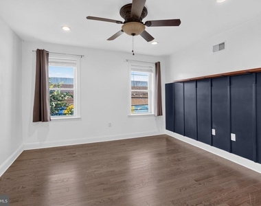 2147 E Hagert Street - Photo Thumbnail 18