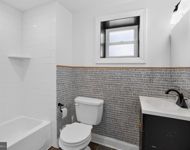 2147 E Hagert Street - Photo Thumbnail 25
