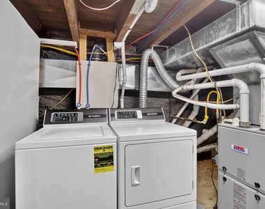 2147 E Hagert Street - Photo Thumbnail 15