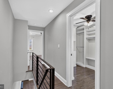 2147 E Hagert Street - Photo Thumbnail 17