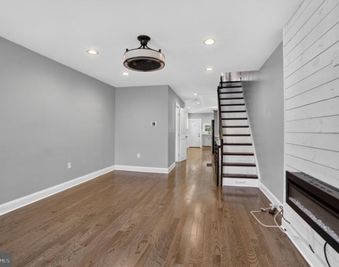 2147 E Hagert Street - Photo Thumbnail 2