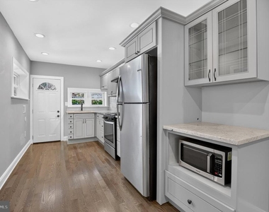 2147 E Hagert Street - Photo Thumbnail 10