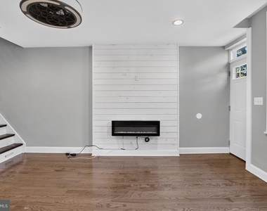 2147 E Hagert Street - Photo Thumbnail 4