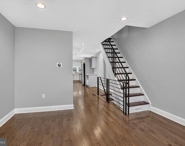 2147 E Hagert Street - Photo Thumbnail 6