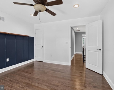 2147 E Hagert Street - Photo Thumbnail 19