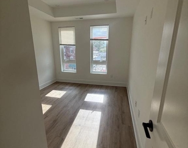 2333 E York Street - Photo Thumbnail 6