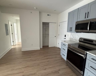2333 E York Street - Photo Thumbnail 4