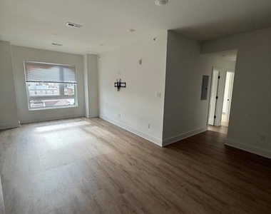 2333 E York Street - Photo Thumbnail 3
