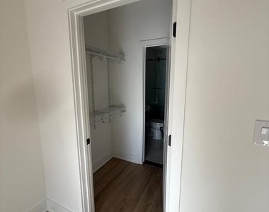 2333 E York Street - Photo Thumbnail 8