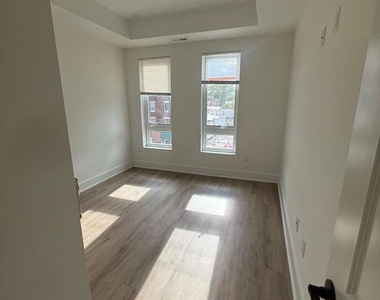 2333 E York Street - Photo Thumbnail 5