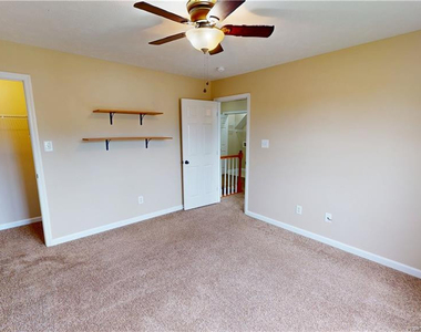 5421 Biscoe Street - Photo Thumbnail 10