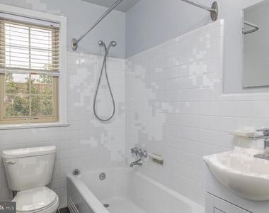 150 E Wynnewood Road - Photo Thumbnail 5