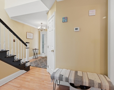 7514 Wellesley Park S - Photo Thumbnail 3