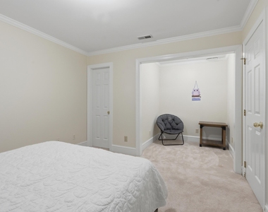 7514 Wellesley Park S - Photo Thumbnail 11