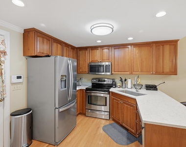 7514 Wellesley Park S - Photo Thumbnail 5