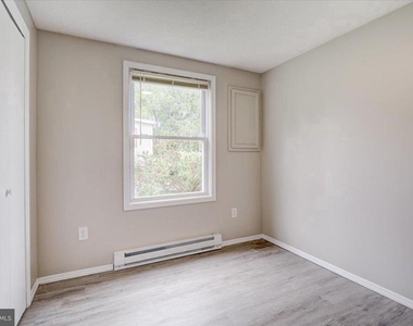 1871 Holly Lane - Photo Thumbnail 12