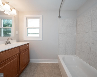 947 Glenbrook Avenue - Photo Thumbnail 17