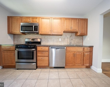 947 Glenbrook Avenue - Photo Thumbnail 11