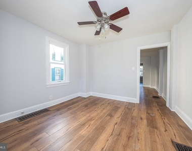 947 Glenbrook Avenue - Photo Thumbnail 7