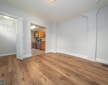 947 Glenbrook Avenue - Photo Thumbnail 9