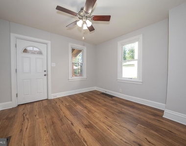 947 Glenbrook Avenue - Photo Thumbnail 6