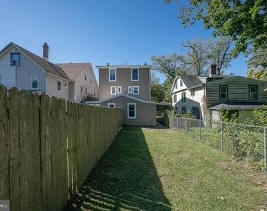 947 Glenbrook Avenue - Photo Thumbnail 3