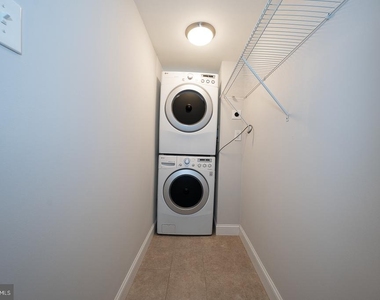 947 Glenbrook Avenue - Photo Thumbnail 15