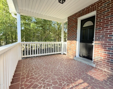 306 N Steele Street - Photo Thumbnail 2