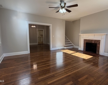 306 N Steele Street - Photo Thumbnail 4