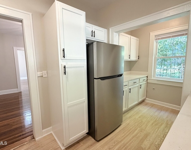 306 N Steele Street - Photo Thumbnail 11