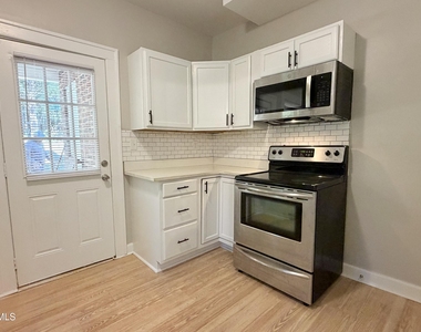 306 N Steele Street - Photo Thumbnail 9