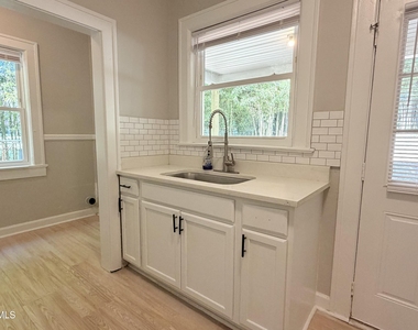 306 N Steele Street - Photo Thumbnail 10