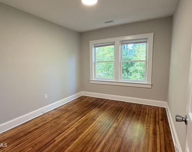 306 N Steele Street - Photo Thumbnail 19