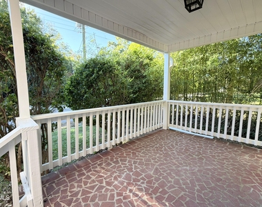 306 N Steele Street - Photo Thumbnail 3